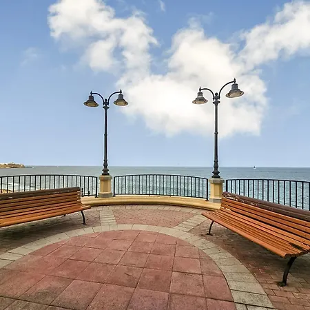 Modern Seafront 3-bedroom With Spectacular Views *