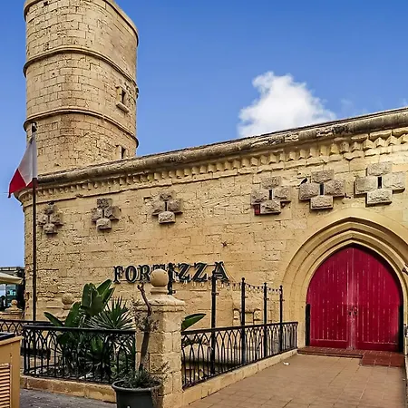 Modern Seafront 3-bedroom With Spectacular Views *