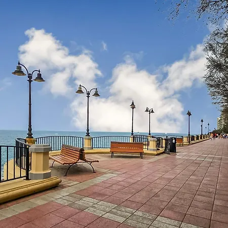 Modern Seafront 3-bedroom With Spectacular Views *