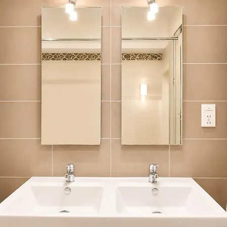 The Onyx - Sea View 5 *