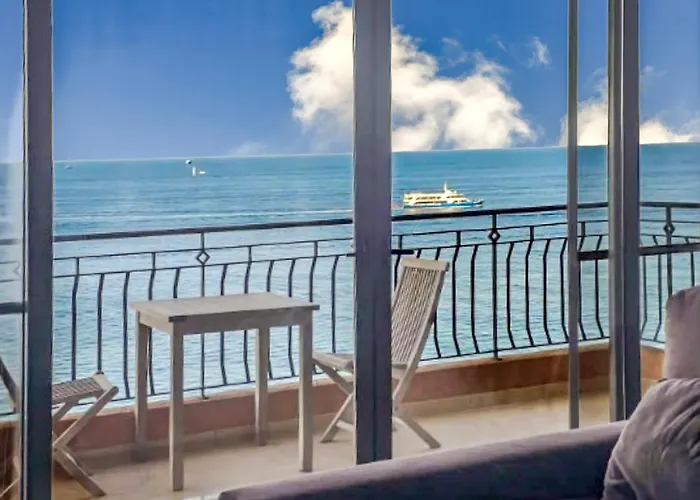 Modern Seafront 3-bedroom With Spectacular Views Appartement Sliema