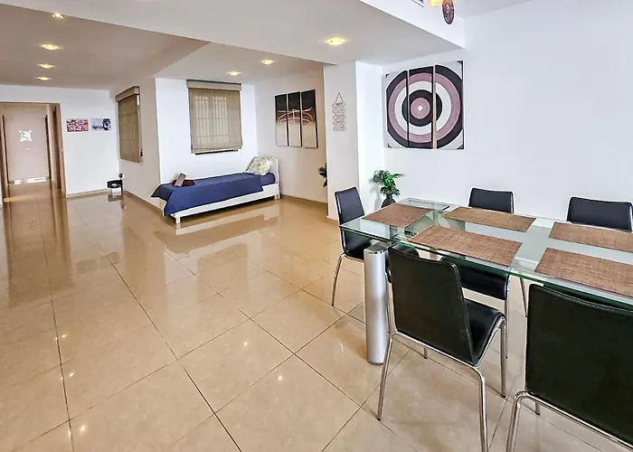 Modern Seafront 3-bedroom With Spectacular Views *