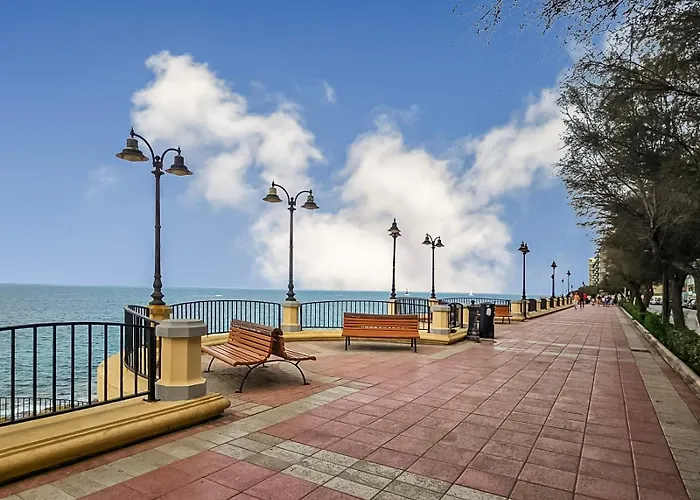 Modern Seafront 3-bedroom With Spectacular Views *