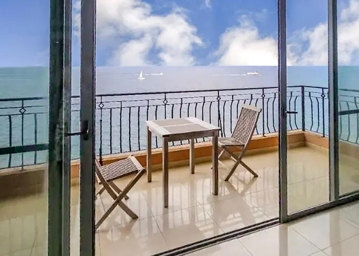 Modern Seafront 3-bedroom With Spectacular Views Апартаменты