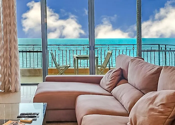 Modern Seafront 3-bedroom With Spectacular Views Апартаменты *